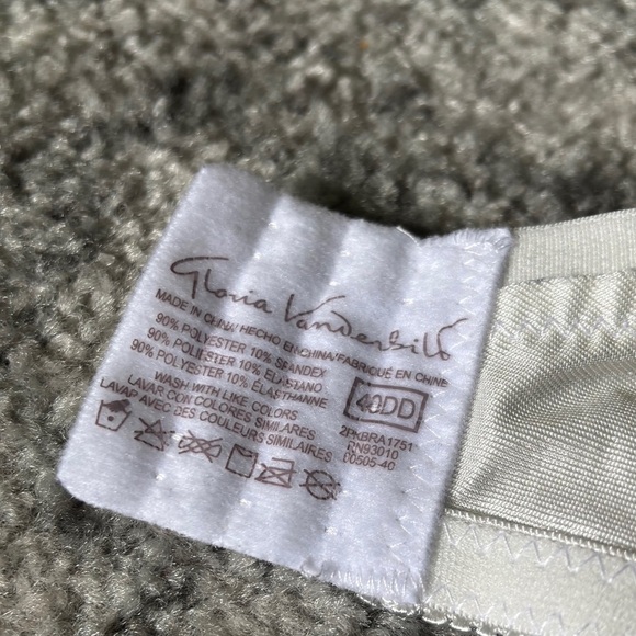 Bundle of 2 Gloria Vanderbilt Light Pink Velvet and White Cheetah Bras Size 40DD - Picture 5 of 8